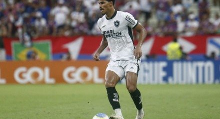 Após desistir da contratação de Caíque, do Juventude, o Tricolor segue no mercado em busca da contratação de um meio-campista físico e defensivo.