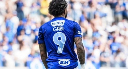 Jogador do Cruzeiro teve a condenação anulada pela Corte Arbitral do Esporte (CAS), após recurso. Atacante ainda agradeceu 