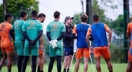 Sport tenta reação com novo técnico e reforços para escapar do rebaixamento.