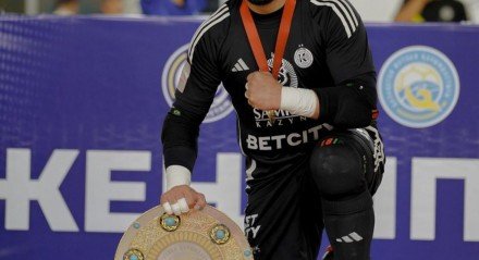 Goleiro brasileiro encerra ciclo vitorioso no Kairat e é anunciado como reforço do clube espanhol