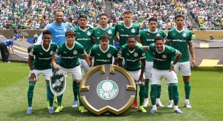 Time do Palmeiras posa para foto em jogo no Mundial de Clubes 2025