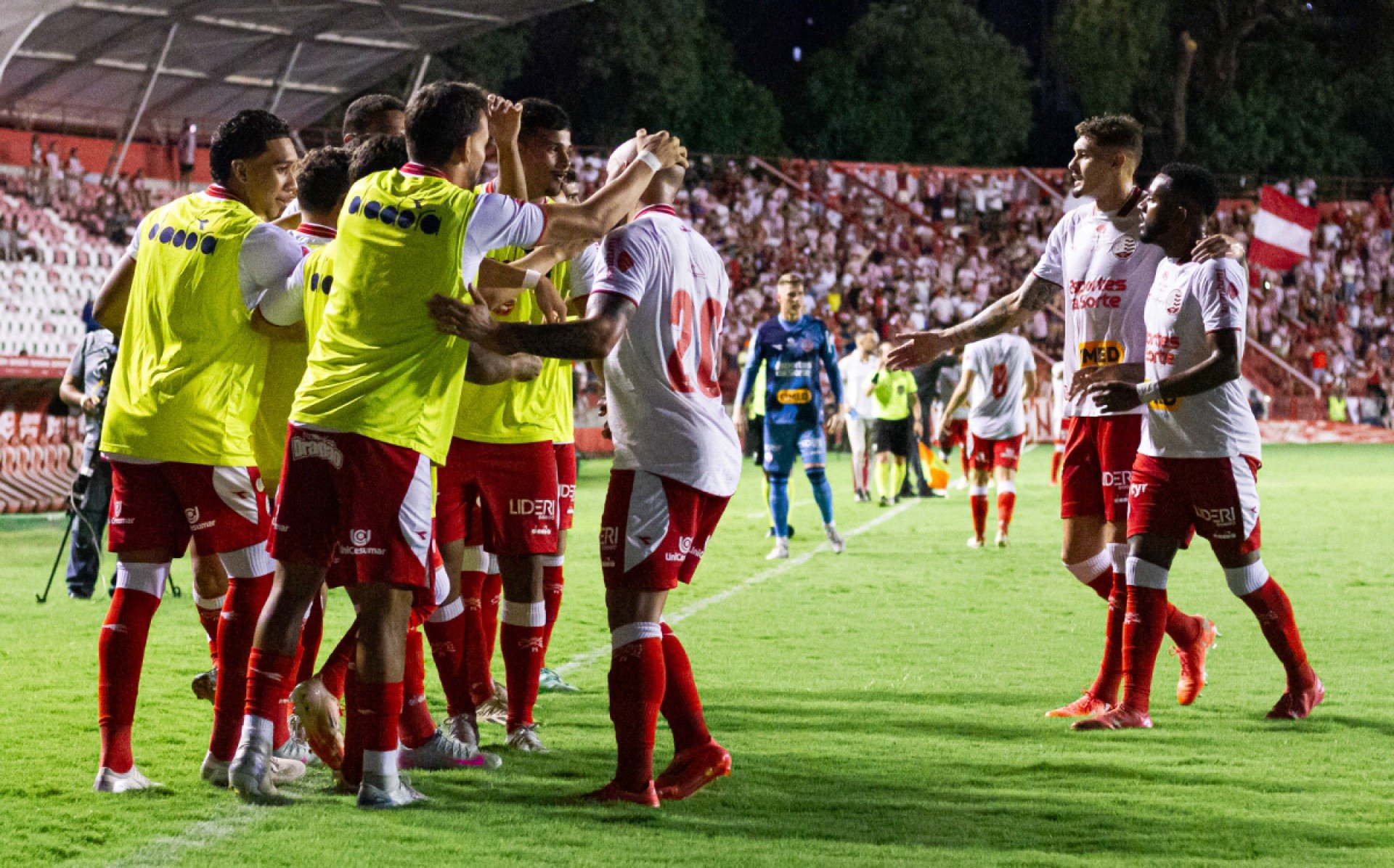 Equipe do Náutico comemorando gol 