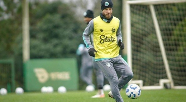 Três jogadores foram contratados para o retorno da temporada 