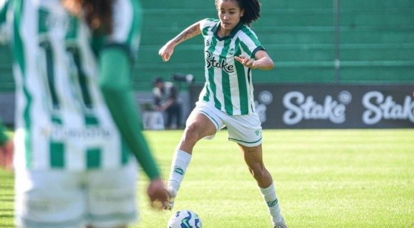 Com a transferência de Alice, clube jaconero conclui primeira negociação de uma atleta desde a reabertura do Departamento Feminino
