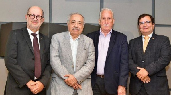 O desembargador Virgínio Leão, o ministro do STJ Og Fernandes, o superintendente Antônio Jayme da Fonte e o desembargador Eduardo Guilliod nos 70 anos do Hospital Jayme da Fonte