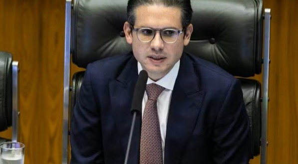 Hugo Motta reitera posição contra elevação do IOF e defende soluções coletivas