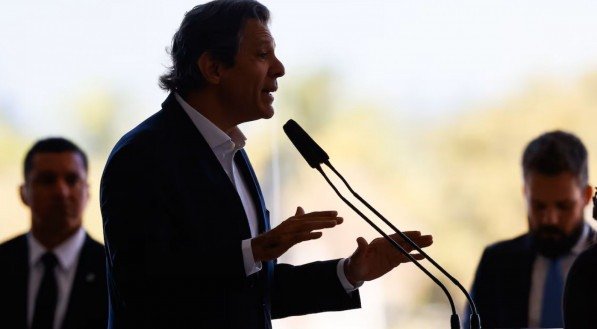 Para Haddad medida de "justiça tributária" é o aumento do imposto afetaria apenas "o morador da cobertura".