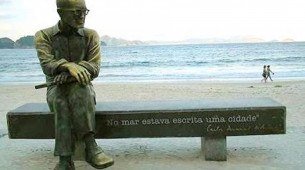 Estátua de Drummond no Rio de Janeiro