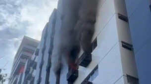 Princ&iacute;pio de inc&ecirc;ndio atinge edif&iacute;cio em Boa Viagem, na Zona Sul do Recife, neste s&aacute;bado (05/07)
