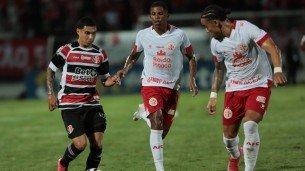 Lance do jogo entre Santa Cruz x América-RN no primeiro confronto entre ambos na Série D