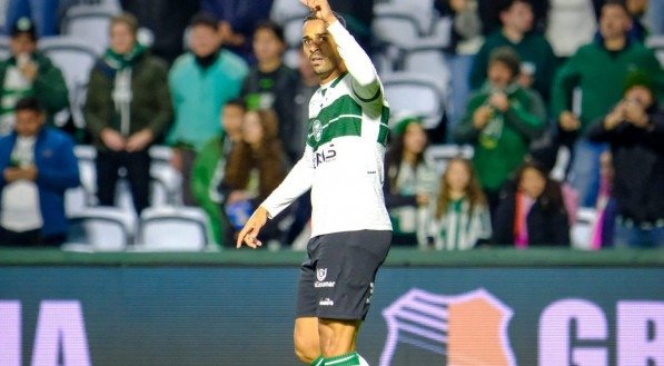 Autor dos gols da vitória do Coxa, Dellatorre foi o grande nome da partida