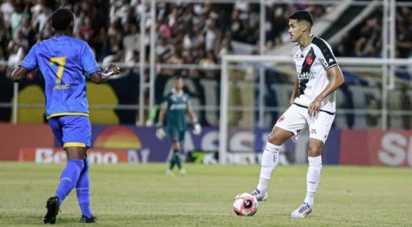 Lucas Oliveira em ação pelo Vasco