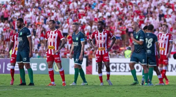 Jogadores de Náutico e Floresta nos Aflitos pela Série C