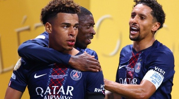 Dembelé, Marquinhos e Doué comemoram gol do PSG