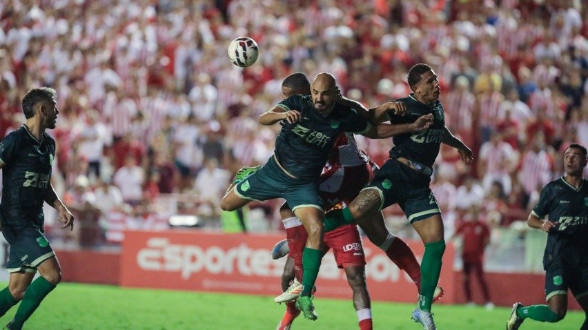 Náutico 0 x 0 Floresta, nos Aflitos, pela 11ª rodada do Campeonato Brasileiro da Série C.