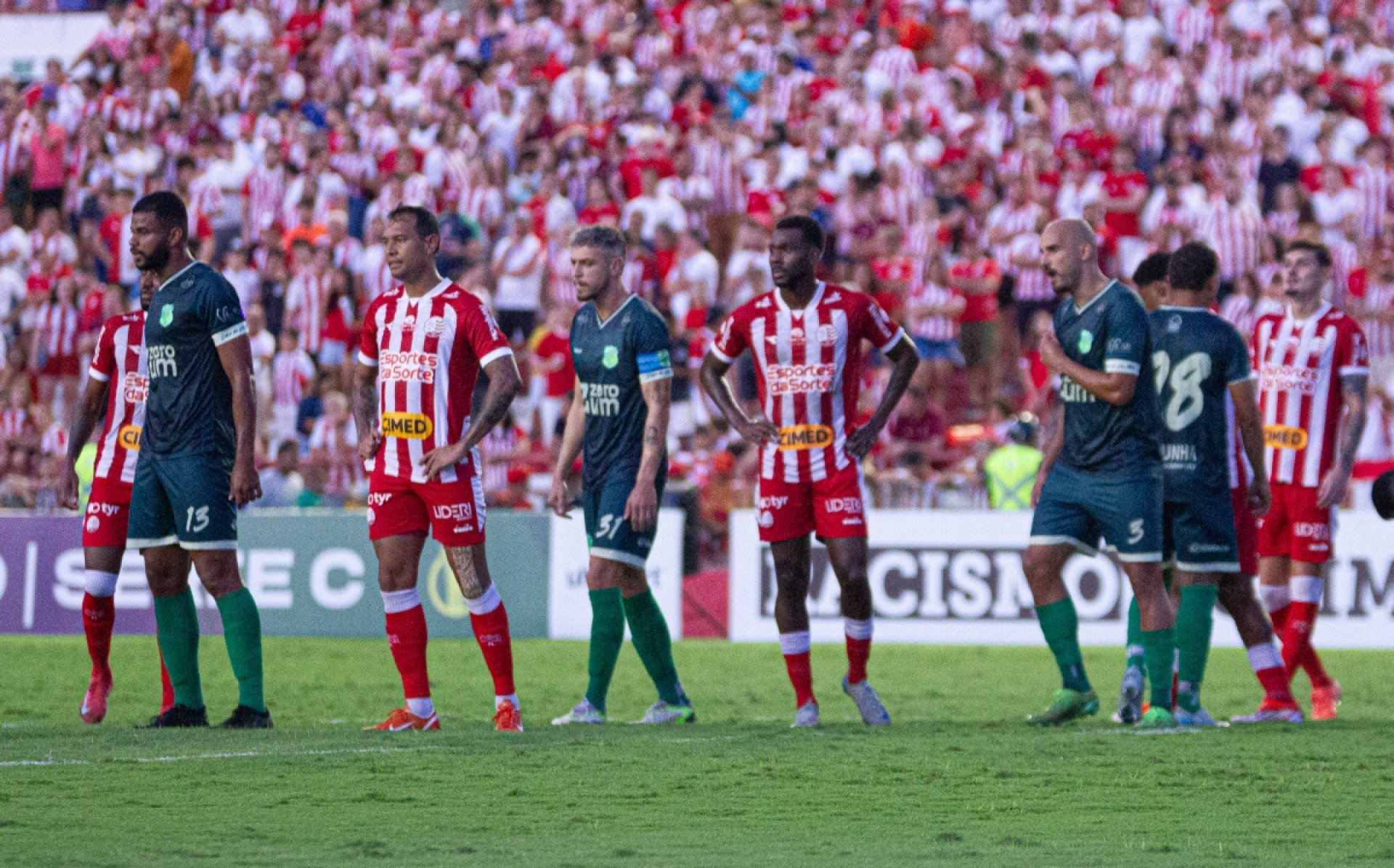 Jogadores de Náutico e Floresta nos Aflitos