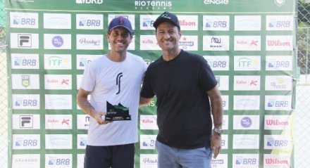 Ex-boleiro e atleta que já foi número 1 do mundo conquistam títulos no torneio que encerra com número mais de 240 participantes de 14 países e elogio dos atletas