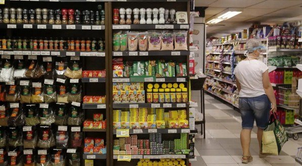 Rumo incerto da inflação de alimentos limita revisões nas projeções para 2025