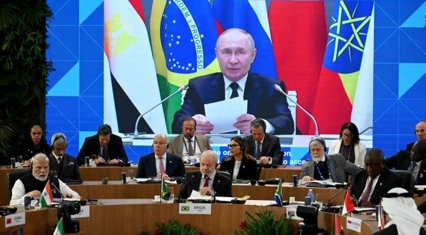 Putin defende Brics como organização-chave com influência em expansão