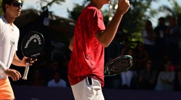 O jovem goiano de Quirinópolis, de 17 anos, Henrique Medeiros, segue brilhando em casa no torneio internacional BT 200 de Rio Verde (GO), jogado no Clube Campestre, a maior competição do esporte no estado. O evento distribui US$ 15 mil em premiações e dá mais de 200 pontos aos campeões.  Henrique e o parceiro mineiro [&amp;#8230;]
