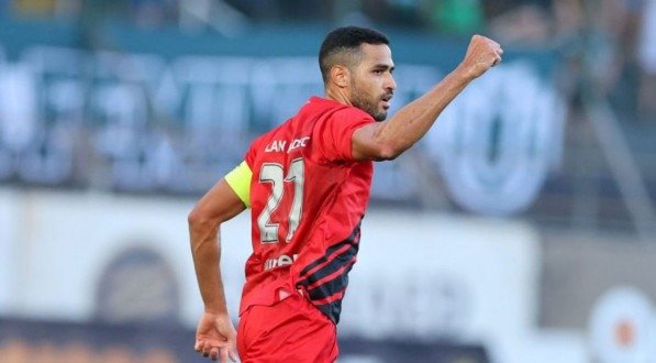 O Athletico Paranaense foi até Manaus enfrentar o Amazonas em um jogo que, no papel, parecia tranquilo. Mas dentro de campo, a história foi diferente. O calor pesou, o campo atrapalhou, e o adversário – mesmo na parte de baixo da tabela – deu trabalho. O único gol do jogo saiu logo no primeiro tempo. [&amp;#8230;]