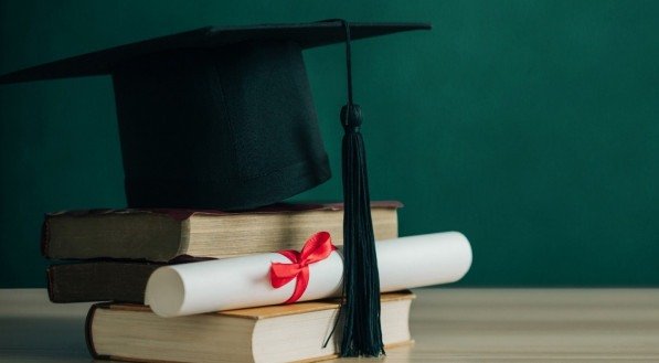 Fazer pós-graduação é essencial? (Cuidado isso pode sabotar sua carreira!)