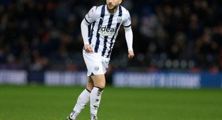 O jogador de 26 anos, que pertence ao West Bromwich, da segunda divisão da Inglaterra, havia sido acertado com o Rubro-Negro no último sábado