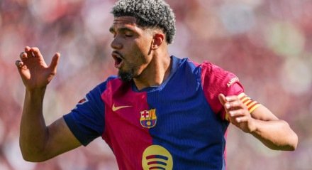 Barcelona pode vender Araújo e mais jogadores para ajustar finanças
