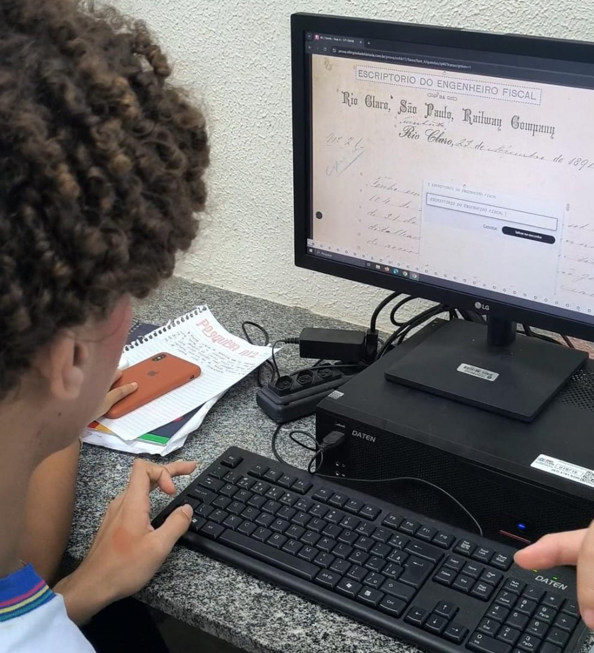 Foto da capa: Enem e Educação