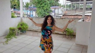 Atriz e arte-educadora Milena Marques criou o projeto 'Teatro na Laje: formação de espectadores na periferia' em sua casa, no Jordão, Zona Sul do Recife