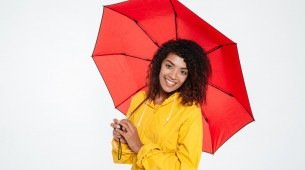 Imagem de uma mulher com guarda-chuva