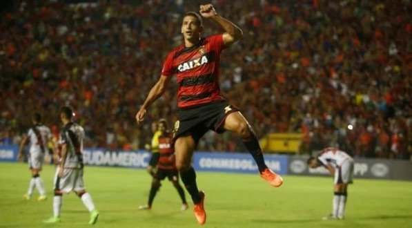 Diego Souza em ação na época do Sport