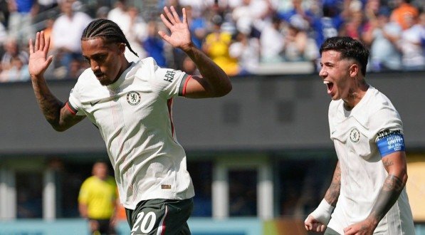 João Pedro, atacante do Chelsea, não comemorou os gols em respeito ao Fluminense