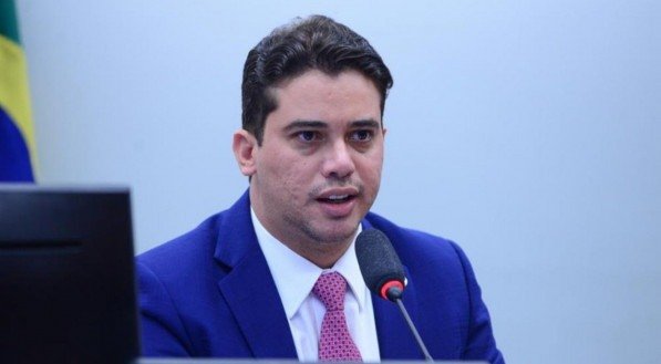 Antônio Luiz Rodrigues Mano Júnior, conhecido como Júnior Mano, foi eleito deputado federal pelo estado do Ceará nas eleições de 2022, obtendo 216.531 votos