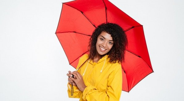 Imagem de uma mulher com guarda-chuva