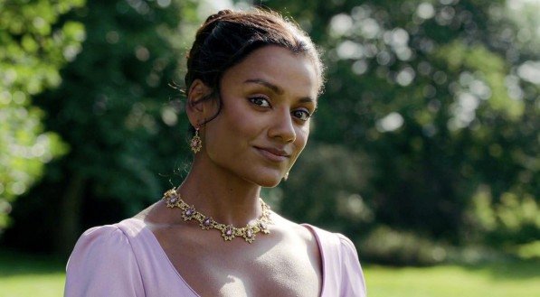 Simone Ashley em Bridgerton