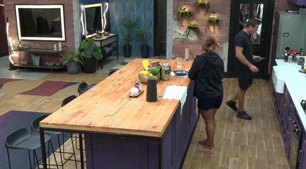 Adriana dispara contra Ray: "Ela é da mesma laia da Carol" no Power Couple