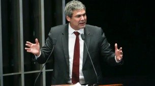 Líder do PT na Câmara, Lindbergh Farias (PT-RJ), diz que tarifas de Trump são ataque à democracia