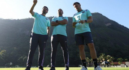 O italiano trouxe três profissionais ao Botafogo