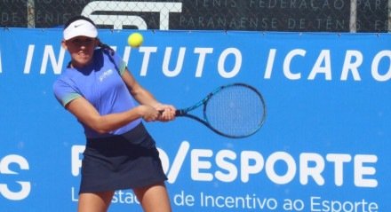 Paranaense Giulia Ferreira também avançou e desafia principal favorita no torneio realizado no Clube 3 Marias e na Academia DM Tênis. Ao todo são 350 atletas de 10 países
