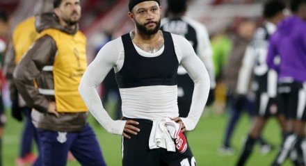 Jogador do Corinthians recebeu crítica pelo dinheiro que recebe do Timão, e rebateu o seguidor, mas depois apagou a publicação.