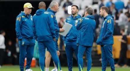 CBF nega acerto com Davide Ancelotti e reforça compromisso do treinador com o Botafogo, após rumores de negociação para a Seleção Brasileira