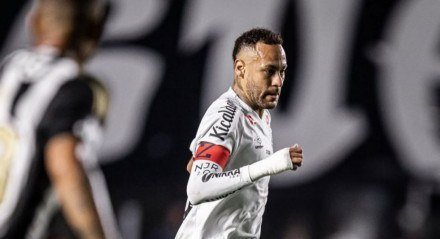 Craque foi alvo de críticas da torcida do Peixe, por ter negociado e falado publicamente sobre quase ter defendido o Fluminense na Copa de Clubes.
