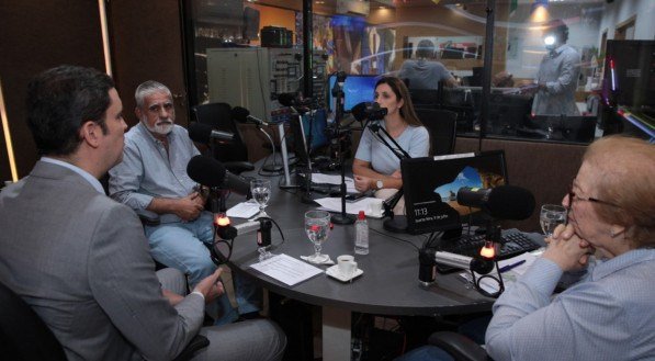Debate na Radio Jornal. Tânia Bacelar e Armando Bisneto
