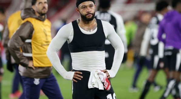 Jogador do Corinthians recebeu crítica pelo dinheiro que recebe do Timão, e rebateu o seguidor, mas depois apagou a publicação.