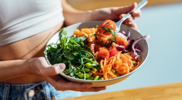 Dieta pode prevenir lesões musculares em pessoas com mais de 50 anos, aponta especialista