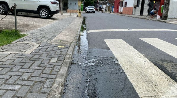 Voz do Leitor, 10/07: Vazamento e desperdício de água nos Aflitos