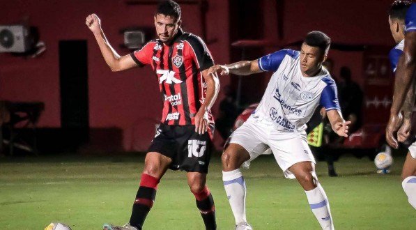 Lance do jogo entre Vitória x Confiança pelas quartas de final da Copa do Nordeste