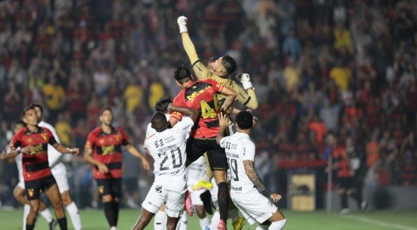 Lance do jogo entre Sport x Ceará pela Copa do Nordeste