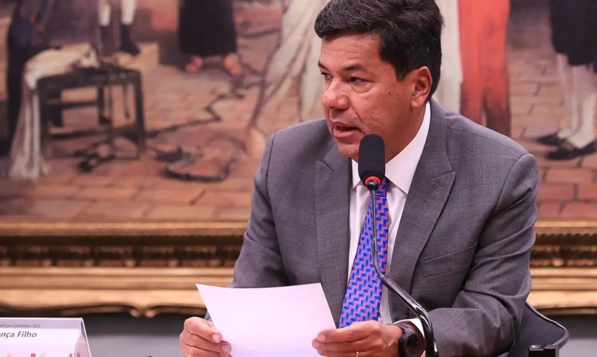 Diante de tarifas de Trump, Mendonça Filho prega união para defender interesses do Brasil